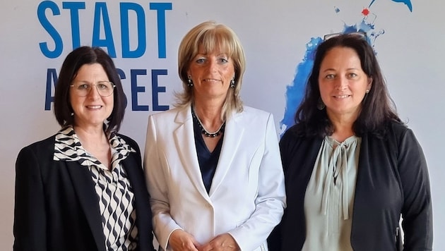 Primary school principal Kordula Csukker, Mayor Lisa Böhm and Head of Department Judith Siber-Reiner. (Bild: Stadtgemeinde Neusiedl am See)