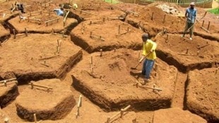 Bau des Nachbarschaftshauses in Kigali (Ruanda) (Bild: Florence Prudhomme)