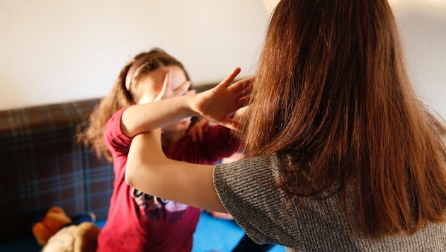 Kinder in schwierigen Umständen brauchen schnell Hilfe – aber es dauert, wenn Jugendämter nicht genug Mitarbeiter haben. (Bild: Jöchl Martin)