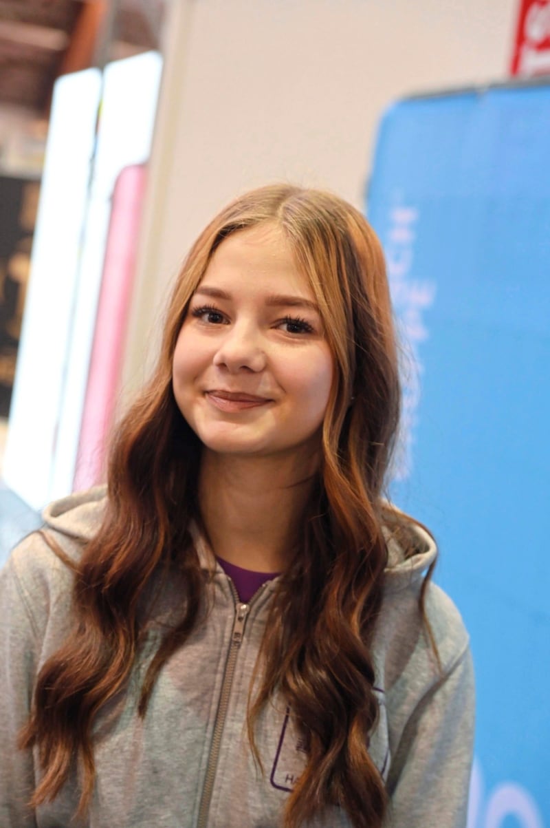 Lea (13) aus Klagenfurt: Was ich später einmal machen möchte, weiß ich noch nicht. Als Kind wollte ich Friseurin werden, der Kosmetikstand hier hat mir auch gefallen. (Bild: Evelyn Hronek)