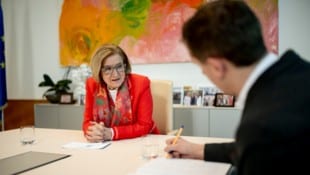 Johanna Mikl-Leitner im Gespräch mit der „Krone“.  (Bild: Imre Antal)