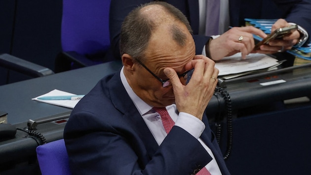 A political setback for CDU leader and candidate for chancellor Friedrich Merz in the Bundestag on Friday. (Bild: AFP)