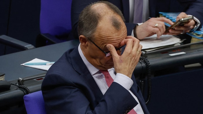 Unions-Kanzlerkandidat Friedrich Merz (CDU) hat das umstrittene Migrationsgesetz verteidigt und ...