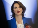 Edtstadler gilt als modeinteressiert, nahbar und humorvoll – aber knallhart in politischen ...