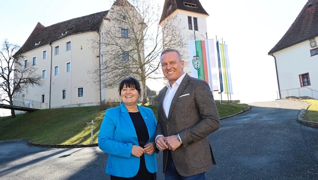 Party leaders Mario Kunasek (FPÖ) and Manuela Khom (ÖVP) set the pace at the retreat in Seggau (Bild: Jauschowetz Christian/Christian Jauschowetz)