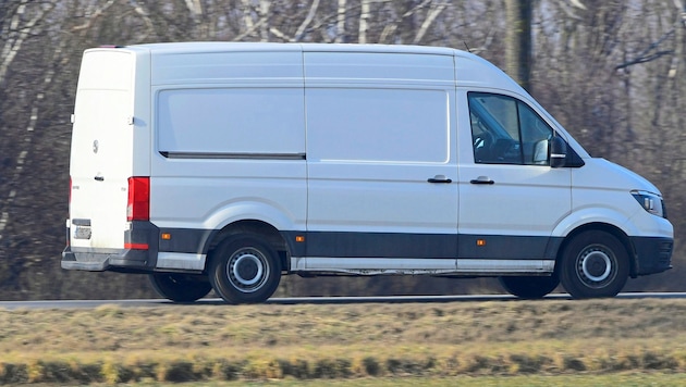 Oft wird ein verdächtiger Mann gemeldet, der in einem weißen Kastenwagen unterwegs ist. (Bild: Patrick Huber/Krone KREATIV)