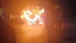 Das Auto brannte lichterloh.