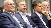 ÖFB-Präsident Wolfgang Bartosch (l.) mit Thomas Hollerer (M.) und Bernhard Neuhold