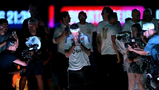 Neymar had to fight back tears during his presentation. (Bild: AFP/APA/NELSON ALMEIDA)