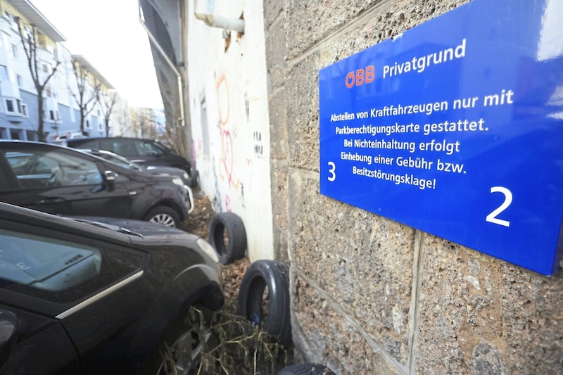 Apparently few people care about the ÖBB signs. (Bild: Birbaumer Christof)