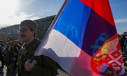 Die Organisatoren der Demo wollten ihre Unterstützung für die Proteste in Serbien zum Ausdruck ...