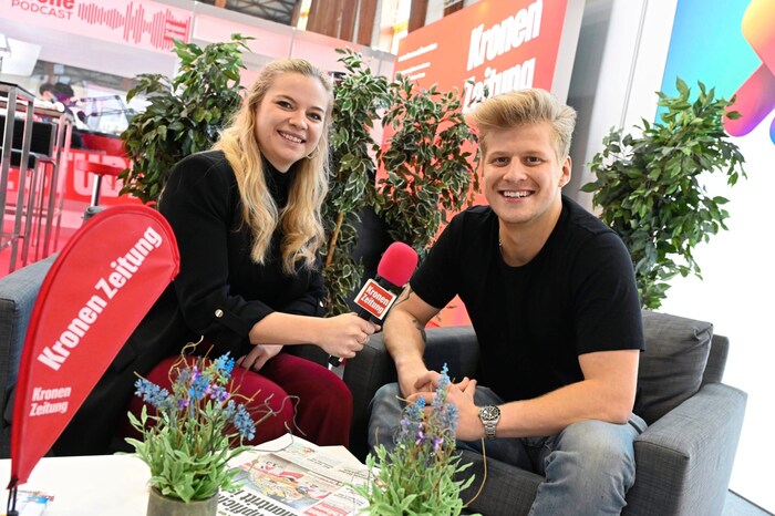 Auch Sänger Thorsteinn Einarsson schaute kurz auf der Lehrlingsmesse vorbei.