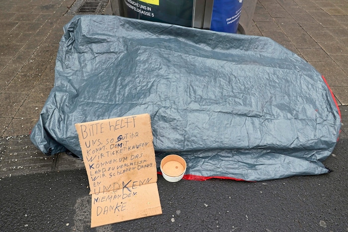 "Placeholders" instead of beggars, with a new donation motto