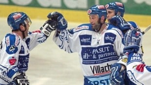 Herbert Hohenberger (Mi) liebte die Duelle mit dem KAC – jetzt ist der Neo-Sportchef der Villacher wieder in der Halle. (Bild: Eggenberger Gert/GERT EGGENBERGER)