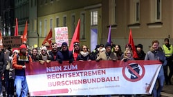 Die Demonstranten marschierten vom AEC durch die Linzer Innenstadt bis zum Martin-Luther-Platz.