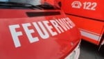 Die alarmierte Feuerwehr führte noch Nachlöscharbeiten durch (Symbolbild).