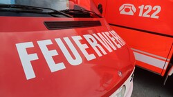 Die alarmierte Feuerwehr führte noch Nachlöscharbeiten durch (Symbolbild).