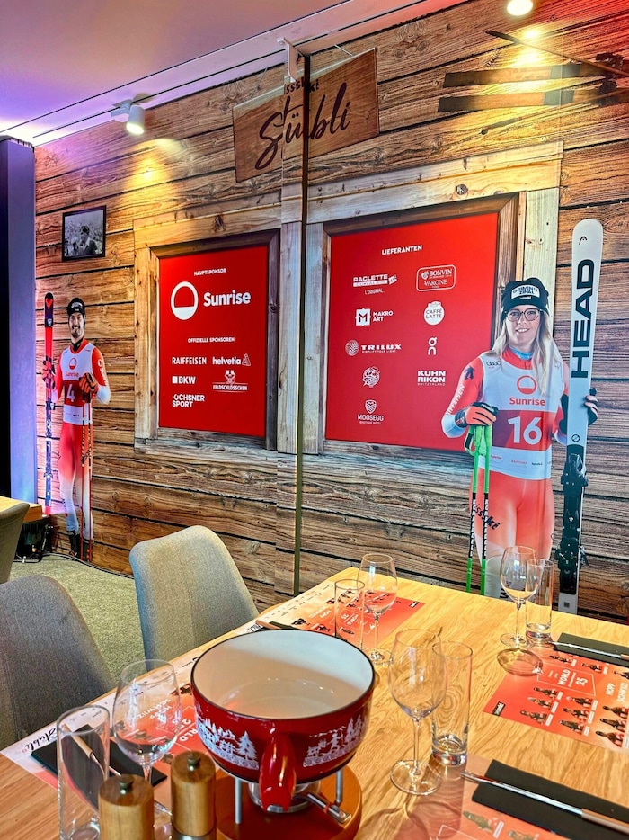 The SwissSki-Stüberl has 125 square meters.