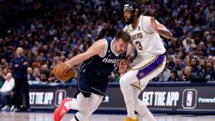 Tauschen Luka Doncic (l.) und Anthony Davis (r.) bald Teams? (Bild: AFP/APA/Getty Images via AFP/GETTY IMAGES/Ron Jenkins)