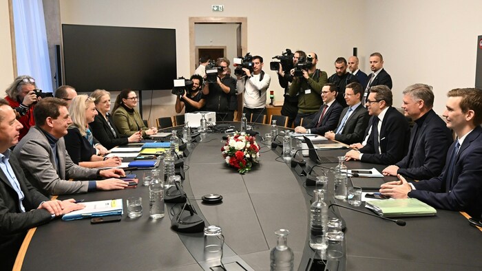 The FPÖ and ÖVP negotiating teams