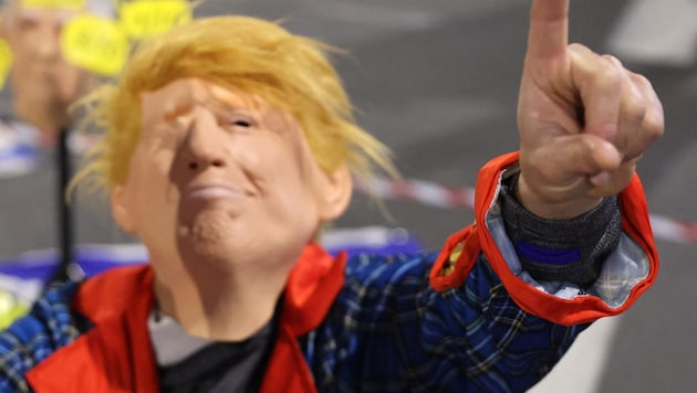 Fake Trump: an activist has disguised himself as the US President. (Bild: AFP/AFP )