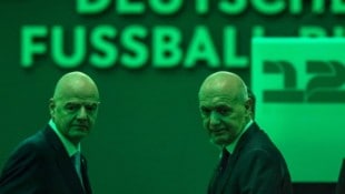 Präsidenten unter sich_ FIFA-Boss Gianni Infantino und DFB-Chef Neuendorf (Bild: EPA)