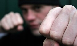 Die Jugend- bande ließ die Fäuste sprechen. Es gibt Anzeigen wegen Körperverletzung. ...