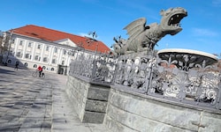 Vor dem Klagenfurter Rathaus wird am Mittwoch, 5. Februar, gegen die drohende Schließung des ...