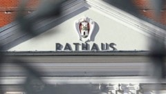 Rauchende Köpfe im Klagenfurter Rathaus