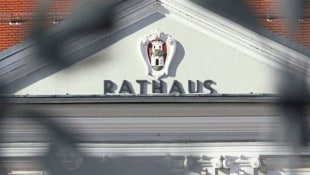 Rauchende Köpfe im Klagenfurter Rathaus