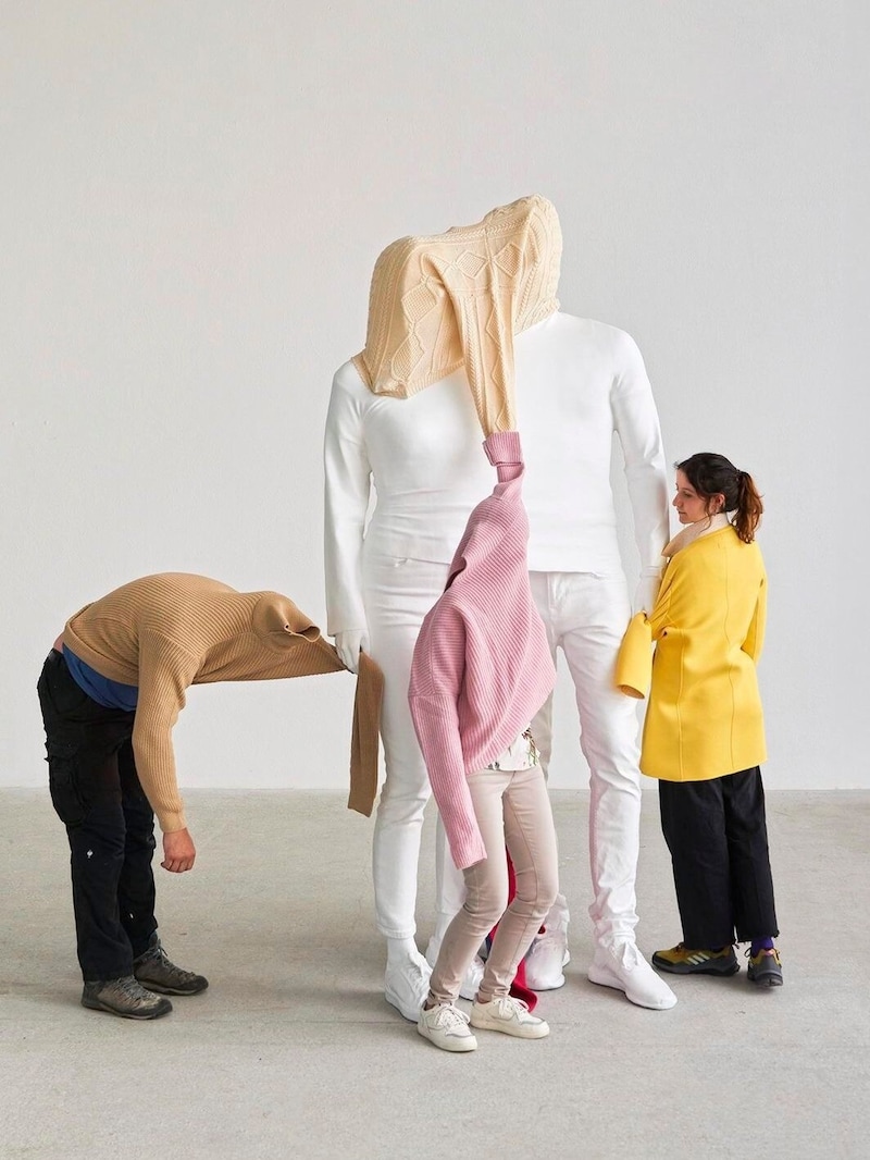 Wiens Museen und ihre großen Ausstellungen (wie jene von Ausnahmekünstler Erwin Wurm) ziehen auch internationale Gäste an. Der typische Wienbesucher ist hochgebildet und vor allem finanzstark. (Bild: Art Week/ Erwin Wurm/Bildrecht Wien, 2024, Foto: Markus Gradwohl)