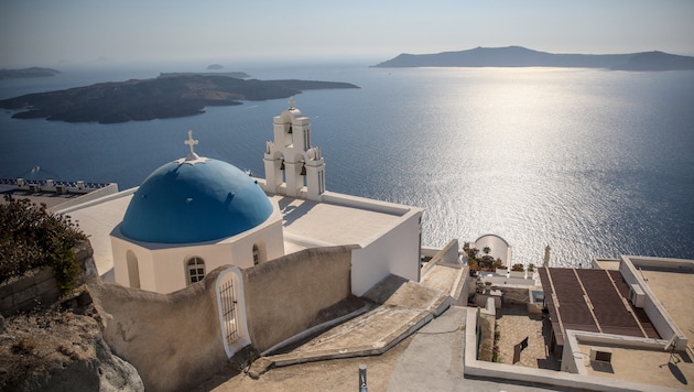 On Santorini, debts remain closed after a series of earthquakes. (symbolic image) (Bild: APA/AFP/Aris Oikonomou)