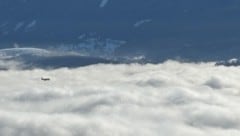 Der dichte Nebel über Innsbruck machte vielen Fliegern einen Strich durch die Rechnung. (Bild: Gassler Markus)