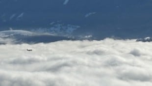 Der dichte Nebel über Innsbruck machte vielen Fliegern einen Strich durch die Rechnung. (Bild: Gassler Markus)