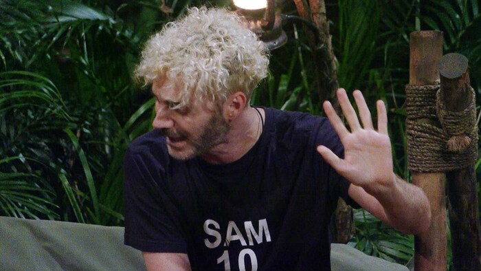 Sam kann sich bei Ediths Zickereien nicht mehr zurückhalten.