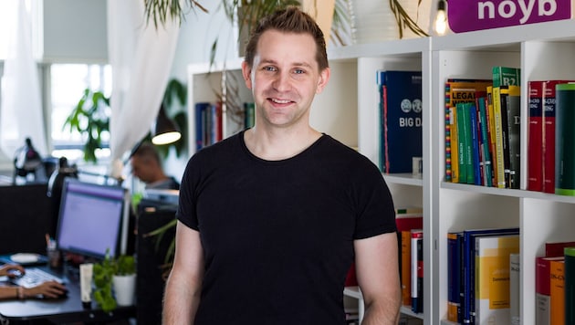 Datenschützer Schrems kritisiert, dass der Facebook-Mutterkonzern Meta bei der Nutzung der Nutzerdaten für KI-Training ein Opt-out- statt Opt-in-System nutzt.
