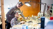 Edwin und Valentin Surin kreieren eigene Kunstwerke für die Ewigkeit. 