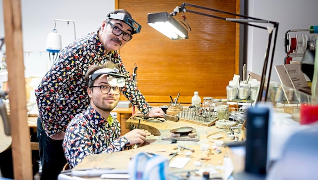 Edwin und Valentin Surin kreieren eigene Kunstwerke für die Ewigkeit.  (Bild: Imre Antal)