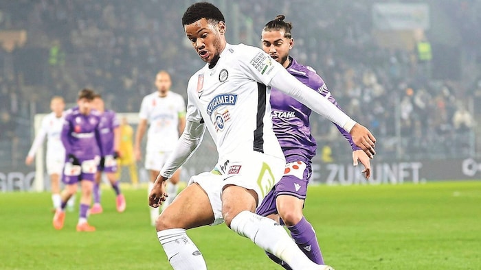 Auf Leihgabe Fally Mayulu ruhen die Torjäger-Hoffnungen.