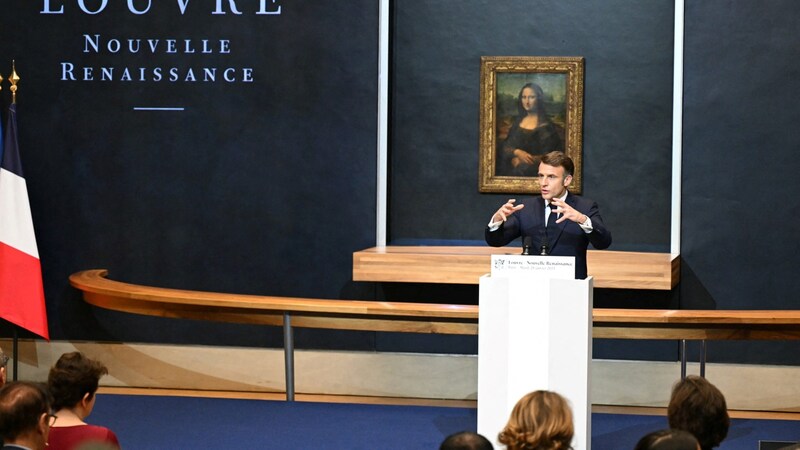 Der französische Präsident Emmanuel Macron hielt Ende Jänner eine Rede vor der „Mona Lisa“. (Bild: APA/AFP/POOL/Bertrand GUAY)