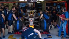 Ein Knochenjob: Mechaniker in der Formel 1 (Bild: APA/AFP/Andrej ISAKOVIC)