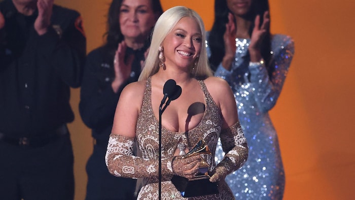 Außerdem durfte sich Beyoncé auch noch den Grammy für das beste Album des Jahres abholen. 