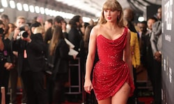In Taylor Swifts feuerroter Grammy-Look versteckte sich eine frivole Botschaft an ihren Freund ...
