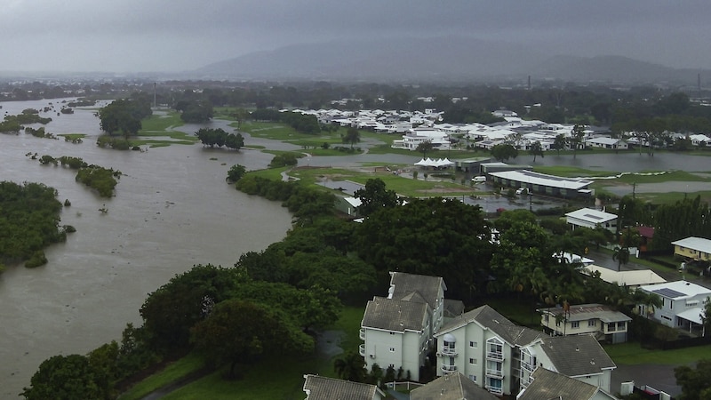 Townsville (Bild: AFP/Queensland Fire Department/Handout)