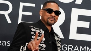 Bei den Grammy-Awards zeigte sich Will Smith ganz lässig. Doch die Fans schimpften über das Comeback des Schauspielers nach seiner skandalösen Oscar-Ohrfeige. (Bild: APA/Jordan Strauss/Invision/AP)