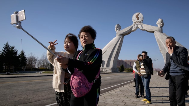 Chinese tourists in North Korea before the coronavirus pandemic (Bild: APA/AFP)