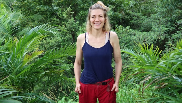 Nina Bott is happy about her exit from the jungle camp. (Bild: RTL)