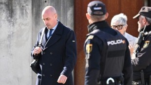 Luis Rubiales beim Verlassen des Gerichtsgebäudes