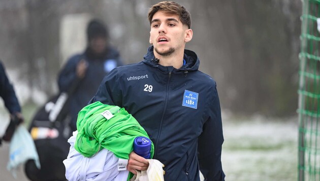 Mehmet Ibrahimi is on the sidelines at BW Linz. (Bild: GEPA/GEPA pictures)