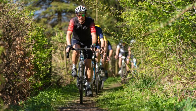 Through the countryside and across country - the Gravel Race around Lake Wörthersee involves cycling on all kinds of surfaces. (Bild: www.razic.net)